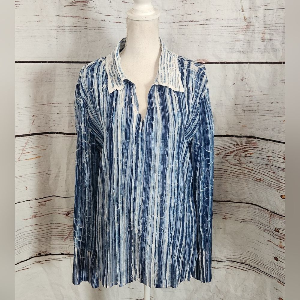 Kisca by Komarov Crinkle V Neck Blouse Size Medium